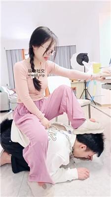 南月女神起床对狗撒气 bf50458