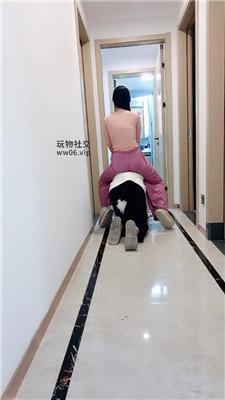 南月女神起床对狗撒气 bf50458