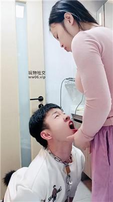 南月女神起床对狗撒气 bf50458