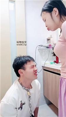 南月女神起床对狗撒气 bf50458