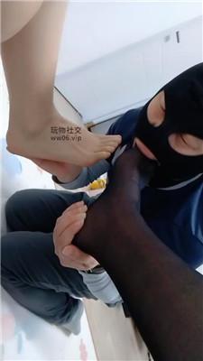 高兴双S-臭脚丫狂舔/踩踏 bf50499