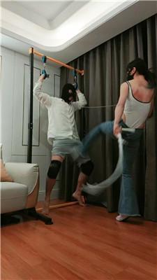 暴主牛仔裤女神-吊绑刑架暴揍 bf50514