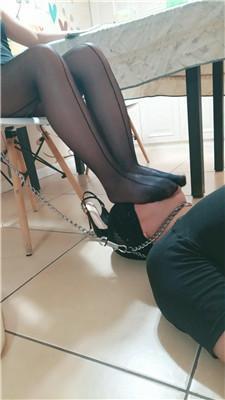 珍惜女王桌底视角-黑丝蹂躏踩/赏赐圣水 JS250220-11