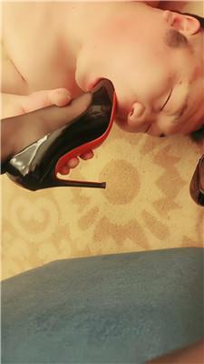 诗恩大大猥琐狗狂舔脏鞋 JS250219-8