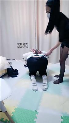 静女王捆绑黑丝高跟踩踏 bf50460