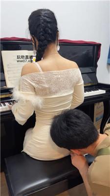 南月女神钢琴老师的脚下奴才-内裤套头 JS250302-2