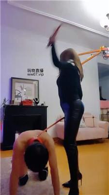 魔鬼天使马术女教练骑马遛狗训化 bf50896