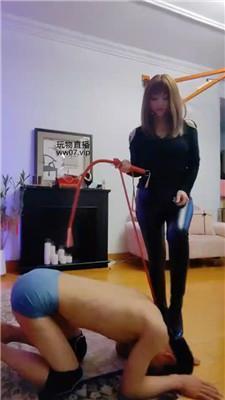 魔鬼天使马术女教练骑马遛狗训化 bf50896