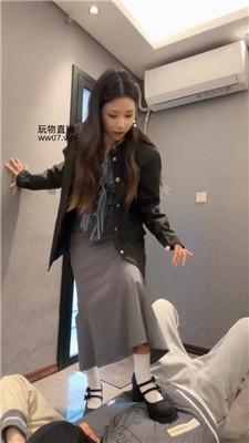 狗哥路边开发调-高跟皮鞋白袜踩 bf50863