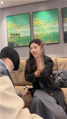 狗哥路边开发调-高跟皮鞋白袜踩 bf50863