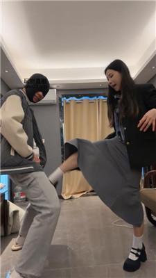 狗哥路边开发调-高跟皮鞋白袜踩 bf50863