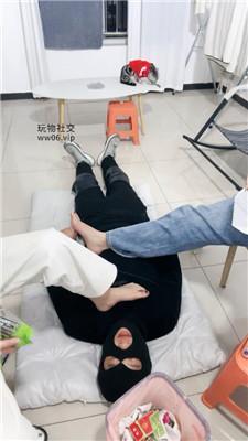 大小姐甘愿做姐妹花的脚下奴 JS250219-10