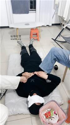 大小姐甘愿做姐妹花的脚下奴 JS250219-10