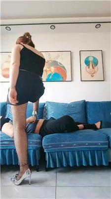 李老师高跟网袜全体重踩踏双视角版JS250228-34