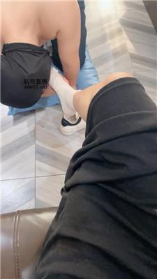 沐沐大大跪舔清理麦昆脏白袜 JS250301-4