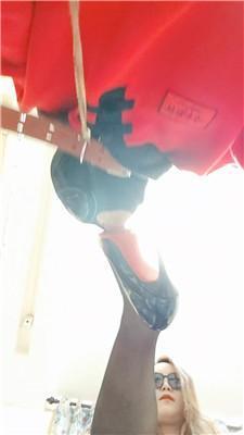 平凡高跟黑丝踩踏鞭打 JS250301-2