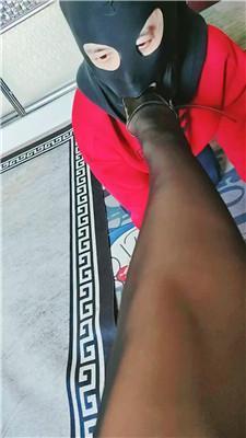 平凡高跟黑丝踩踏鞭打 JS250301-2