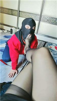 平凡高跟黑丝踩踏鞭打 JS250301-2