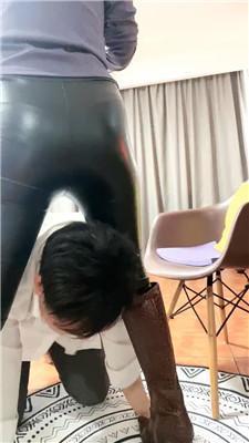 绯闻王妃高跟长靴羞辱脚下废物双视角版 bf50840