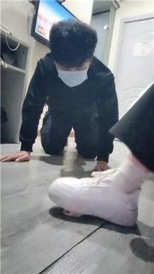 沐沐大大小白鞋白袜踩踏喂食 JS250306-21