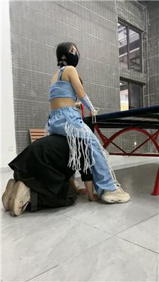 薇薇户外脏小白鞋踩人体家具 JS250305-24