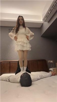 Anna俄罗斯混血儿-白袜踩踏/掐脖坐脸窒息 bf51062