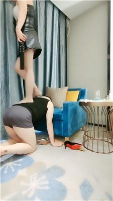 芯主高跟肉丝美腿踩虐 JS250305-33