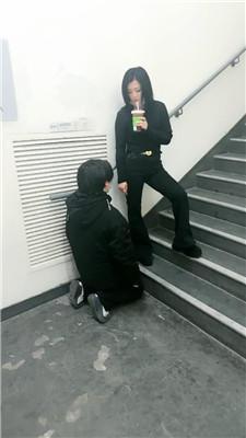 伊潼户外商场-楼梯间调情侣奴 JS250305-32