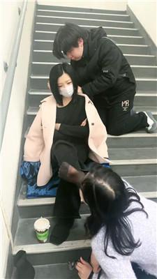 伊潼户外商场-楼梯间调情侣奴 JS250305-32