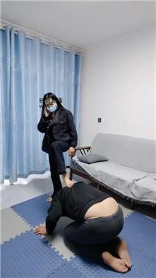 木子玉足踩虐猥琐狗继父上 JS250303-24