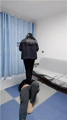 木子玉足踩虐猥琐狗继父上 JS250303-24