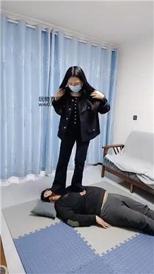 木子玉足踩虐猥琐狗继父上 JS250303-24