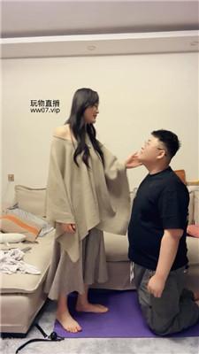 埋汰玉足脚下踩健身教练上 bf50938