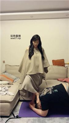 埋汰玉足脚下踩健身教练上 bf50938