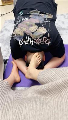 埋汰玉足脚下踩健身教练上 bf50938