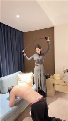 沅芷大人高跟皮靴踩脖/鞭打虐乳 JS250112-59