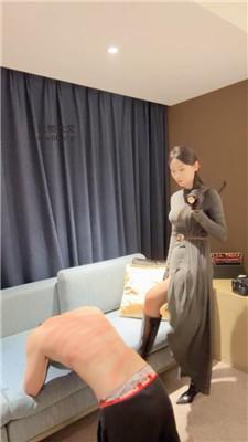 沅芷大人高跟皮靴踩脖/鞭打虐乳 JS250112-59