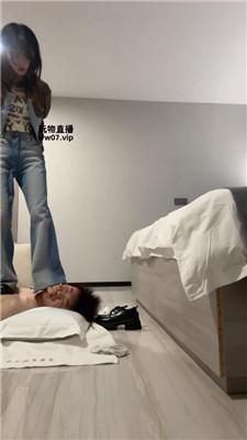 芸芸大人皮鞋白袜玉足舔/鞭打踩踏抽耳光 bf51421