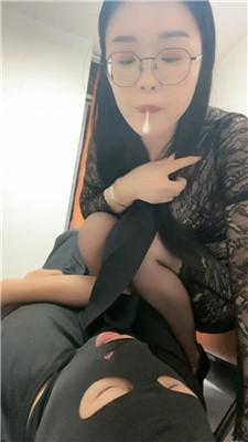 火焱舔不干净就等着挨抽 bf51691