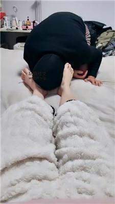 小羊咩咩玉足踩虐家奴踢裆 JS250102-5