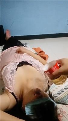 伪娘和人妻强制滴蜡喂圣水 JS250111-40