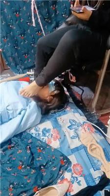 伪娘和人妻蓬头垢面的狗舔白棉袜 JS250111-37