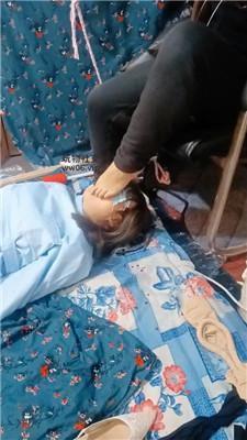 伪娘和人妻蓬头垢面的狗舔白棉袜 JS250111-37