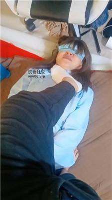 伪娘和人妻蓬头垢面的狗舔白棉袜 JS250111-37