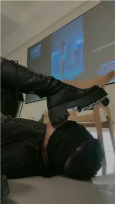 甜沁桌底视角-长靴黑丝碾压踩双视角版 bf49202