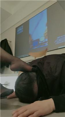 甜沁桌底视角-长靴黑丝碾压踩双视角版 bf49202