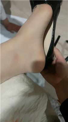 梦主抖M弟弟下跪舔高跟肉丝 JS250109-4