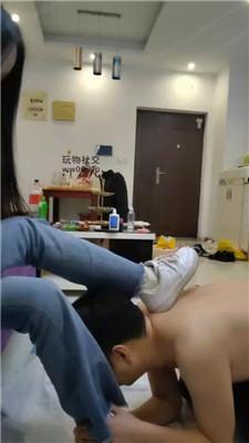 啊漾超脏小白鞋白袜辱/口吐喂食/虐乳/连环踢裆 bf49181