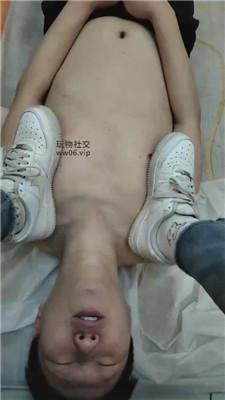 啊漾超脏小白鞋白袜辱/口吐喂食/虐乳/连环踢裆 bf49181