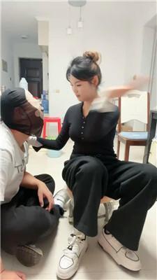 锅盖子骑马耳光/强迫舔脏运动鞋 bf49178